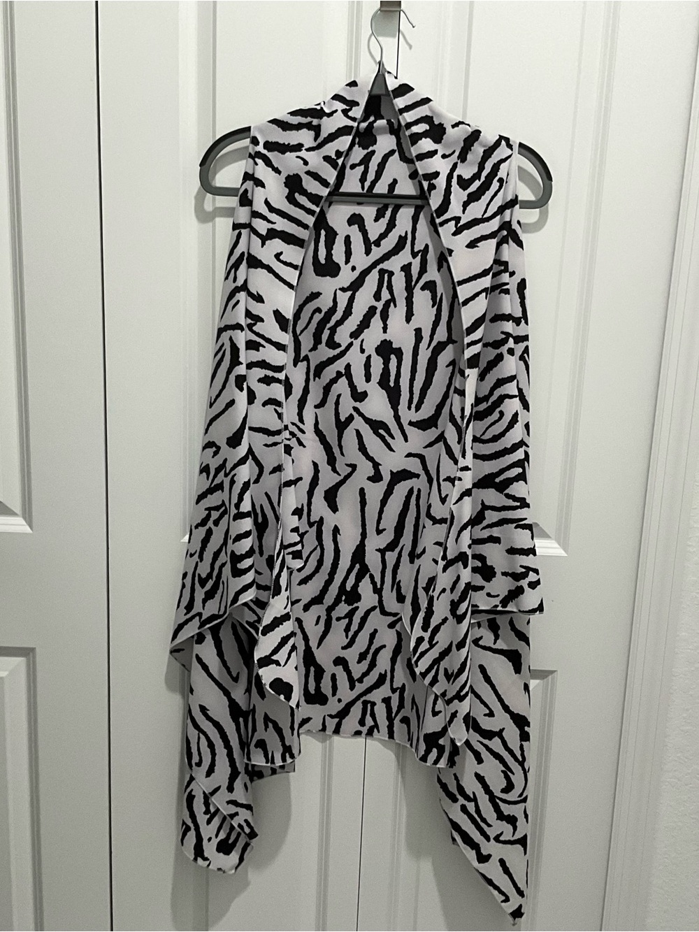One Size Shrug Sleeveless Open Asymetrical Front XLNT. COND. Zebra Pattern
